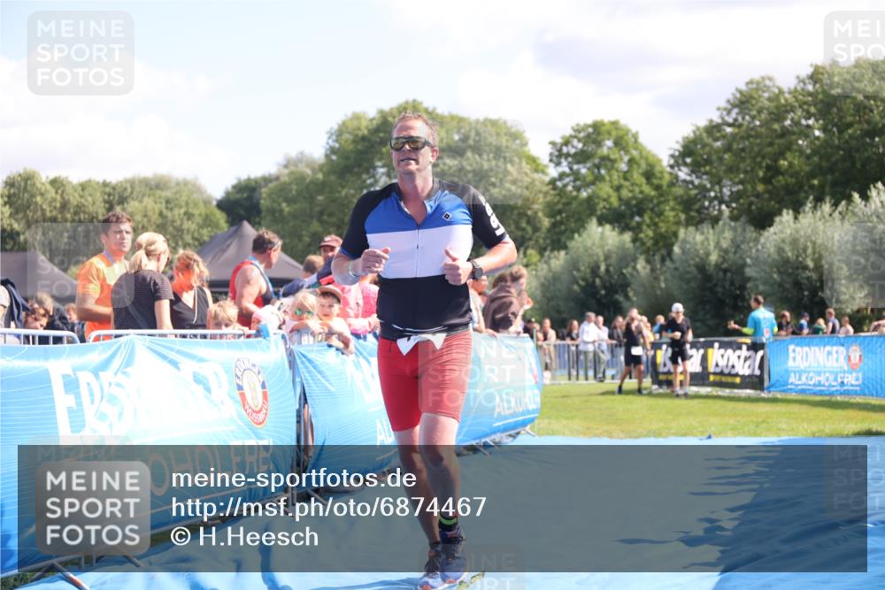 25.08.2024 - Elbe Triathlon Hamburg H.Heesch http://msf.ph/oto/6874467 25.08.2024 11:39:12 Ziel 734, 1460 meine-sportfotos.de