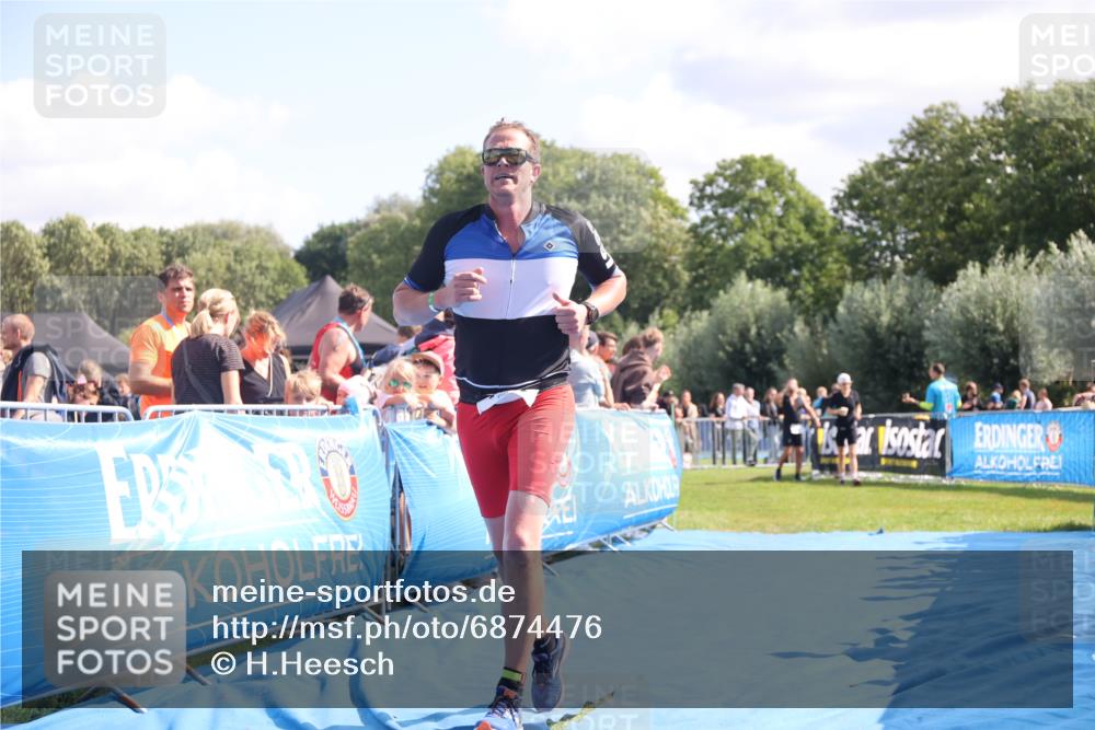 25.08.2024 - Elbe Triathlon Hamburg H.Heesch http://msf.ph/oto/6874476 25.08.2024 11:39:13 Ziel 734, 1460 meine-sportfotos.de