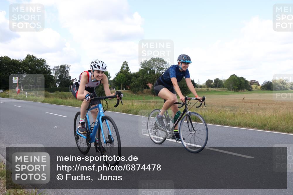 25.08.2024 - Elbe Triathlon Hamburg Fuchs,  Jonas http://msf.ph/oto/6874478 25.08.2024 11:34:27 Radfahren 1648, 1655 meine-sportfotos.de
