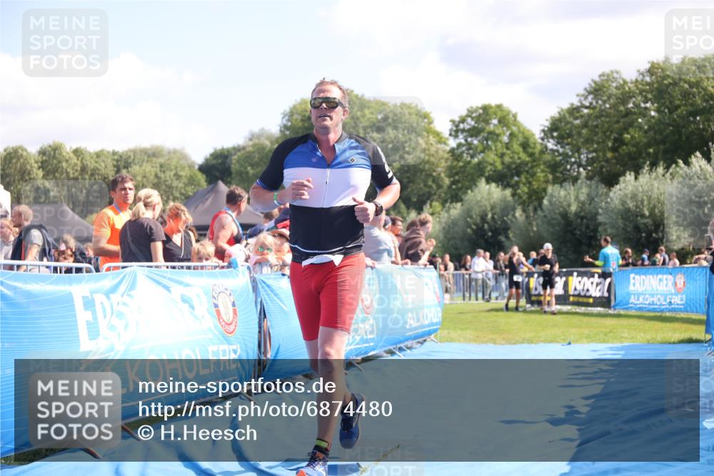 25.08.2024 - Elbe Triathlon Hamburg H.Heesch http://msf.ph/oto/6874480 25.08.2024 11:39:13 Ziel 734, 1460 meine-sportfotos.de