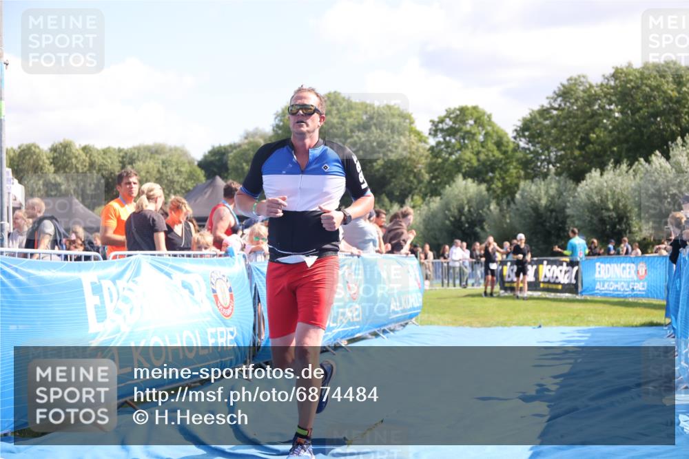 25.08.2024 - Elbe Triathlon Hamburg H.Heesch http://msf.ph/oto/6874484 25.08.2024 11:39:13 Ziel 734, 1460 meine-sportfotos.de