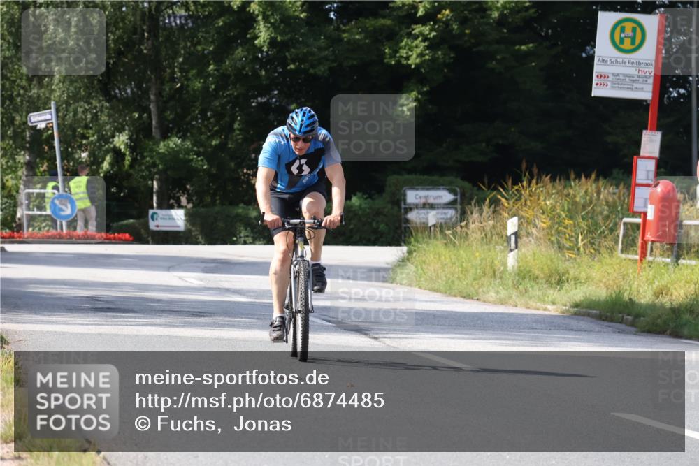 25.08.2024 - Elbe Triathlon Hamburg Fuchs,  Jonas http://msf.ph/oto/6874485 25.08.2024 11:36:57 Radfahren  meine-sportfotos.de