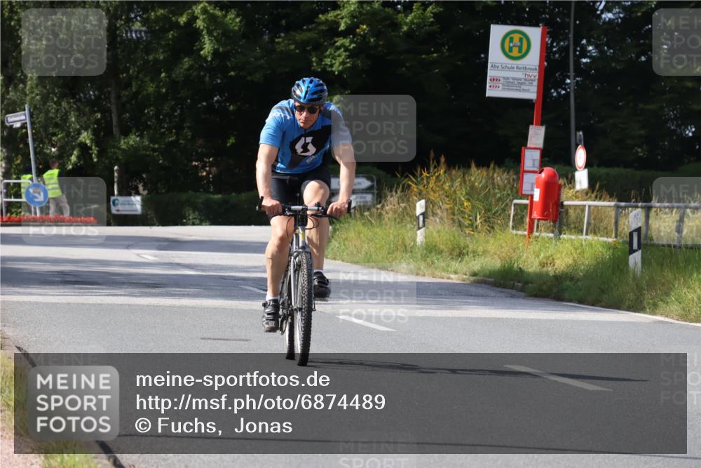 25.08.2024 - Elbe Triathlon Hamburg Fuchs,  Jonas http://msf.ph/oto/6874489 25.08.2024 11:36:58 Radfahren  meine-sportfotos.de