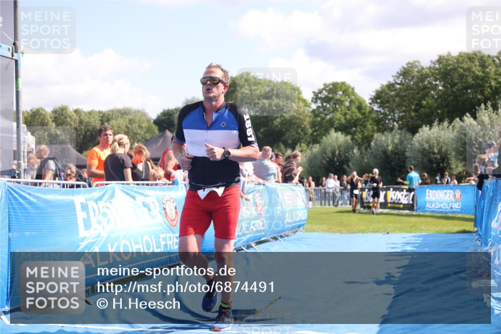 25.08.2024 - Elbe Triathlon Hamburg H.Heesch http://msf.ph/oto/6874491 25.08.2024 11:39:13 Ziel 734, 1460 meine-sportfotos.de