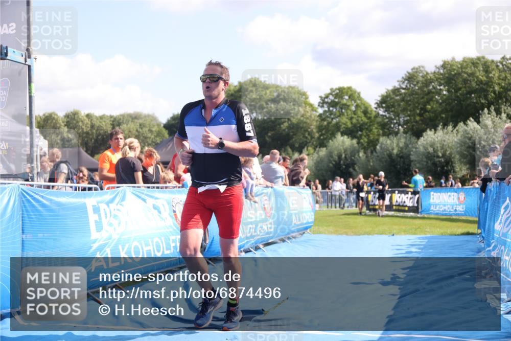 25.08.2024 - Elbe Triathlon Hamburg H.Heesch http://msf.ph/oto/6874496 25.08.2024 11:39:13 Ziel 734, 1460 meine-sportfotos.de