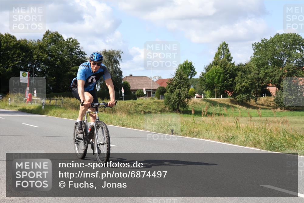25.08.2024 - Elbe Triathlon Hamburg Fuchs,  Jonas http://msf.ph/oto/6874497 25.08.2024 11:36:59 Radfahren  meine-sportfotos.de