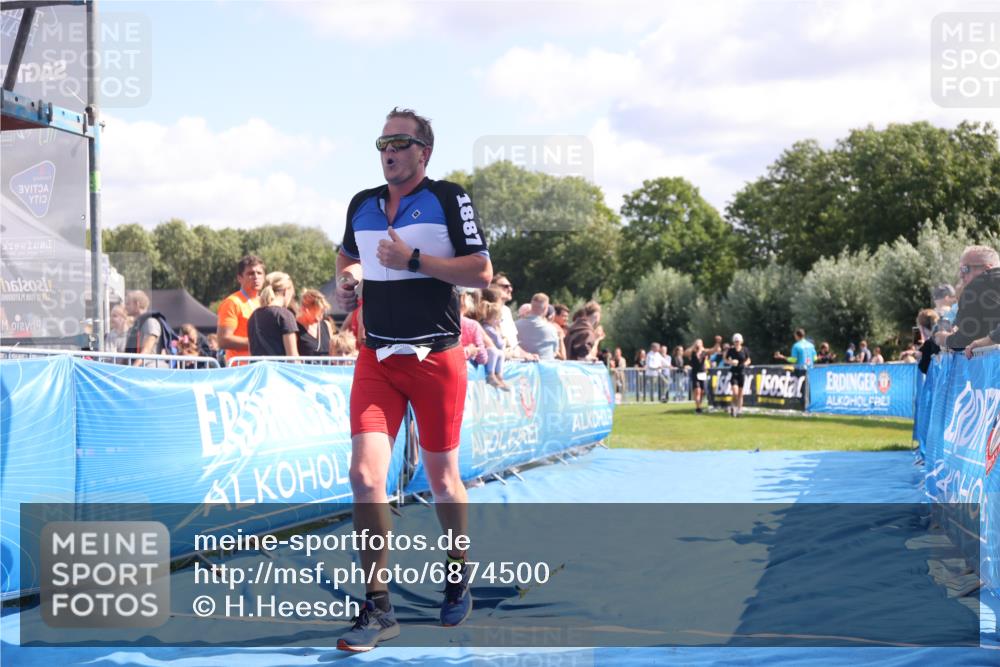25.08.2024 - Elbe Triathlon Hamburg H.Heesch http://msf.ph/oto/6874500 25.08.2024 11:39:13 Ziel 734, 1460 meine-sportfotos.de