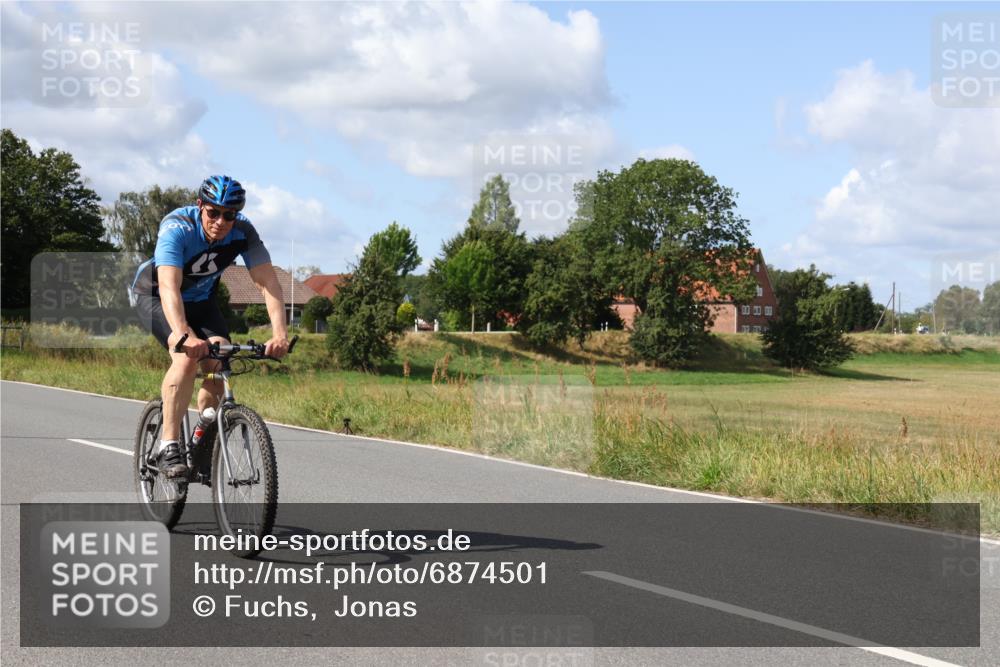 25.08.2024 - Elbe Triathlon Hamburg Fuchs,  Jonas http://msf.ph/oto/6874501 25.08.2024 11:36:59 Radfahren  meine-sportfotos.de