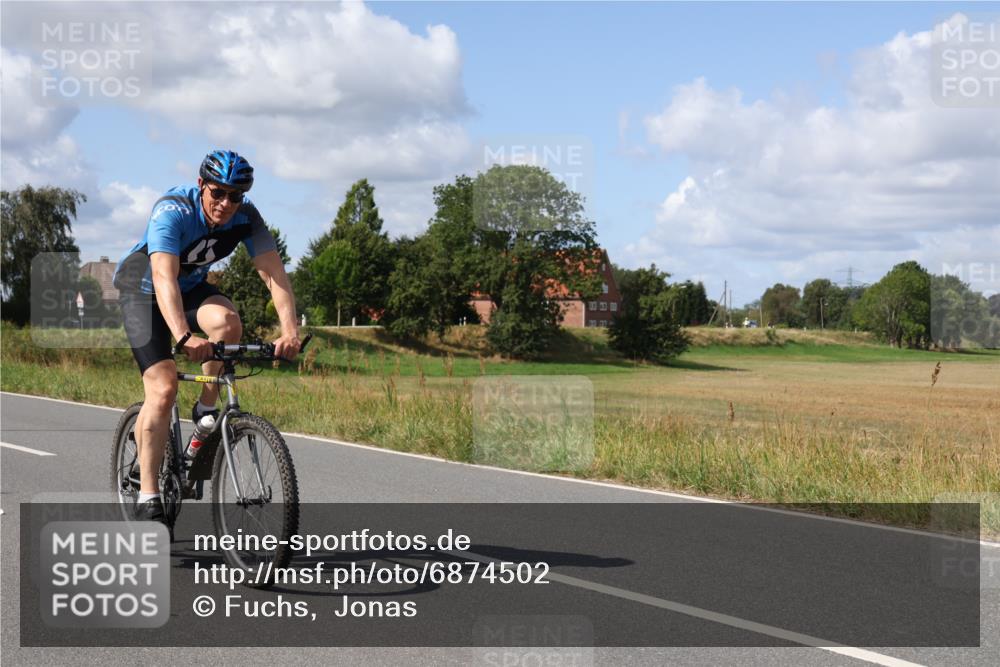 25.08.2024 - Elbe Triathlon Hamburg Fuchs,  Jonas http://msf.ph/oto/6874502 25.08.2024 11:37:00 Radfahren  meine-sportfotos.de
