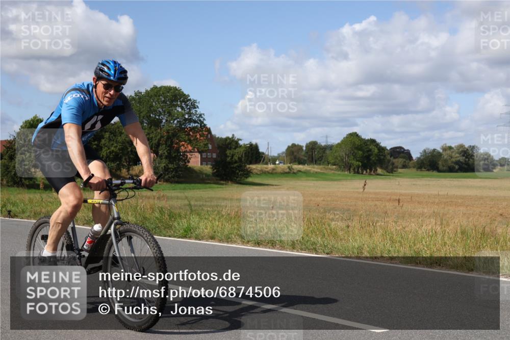 25.08.2024 - Elbe Triathlon Hamburg Fuchs,  Jonas http://msf.ph/oto/6874506 25.08.2024 11:37:00 Radfahren  meine-sportfotos.de
