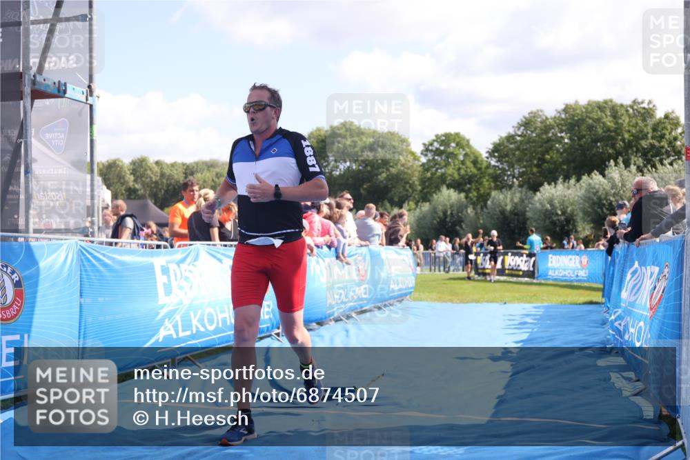 25.08.2024 - Elbe Triathlon Hamburg H.Heesch http://msf.ph/oto/6874507 25.08.2024 11:39:13 Ziel 734, 1460 meine-sportfotos.de