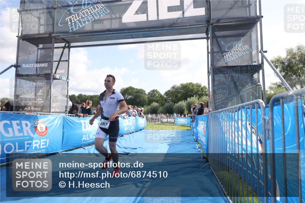 25.08.2024 - Elbe Triathlon Hamburg H.Heesch http://msf.ph/oto/6874510 25.08.2024 11:12:49 Ziel 295, 557, 567 meine-sportfotos.de