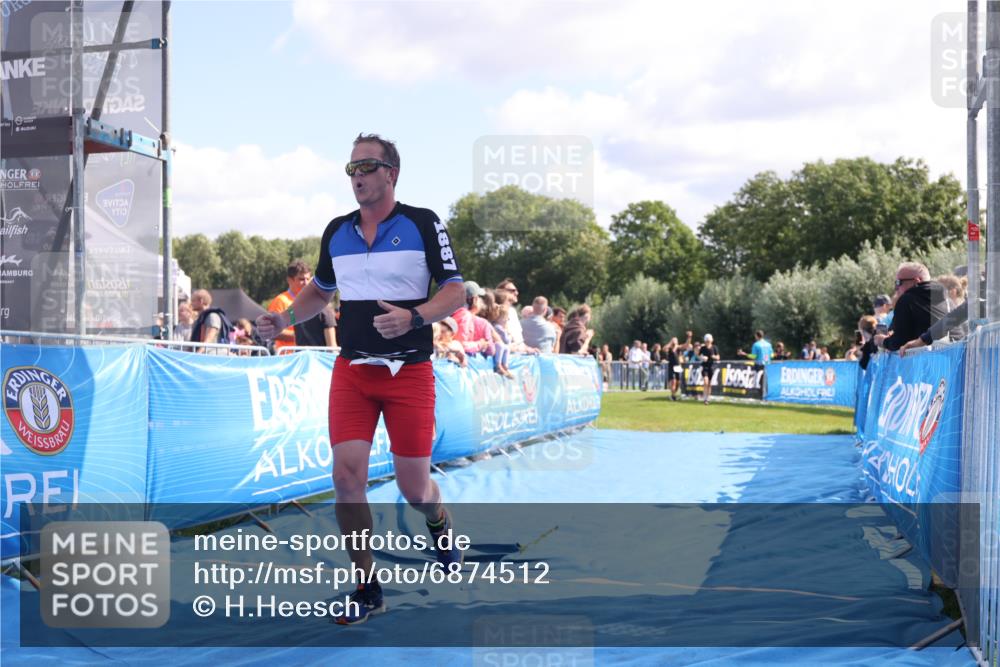 25.08.2024 - Elbe Triathlon Hamburg H.Heesch http://msf.ph/oto/6874512 25.08.2024 11:39:13 Ziel 734, 1460 meine-sportfotos.de