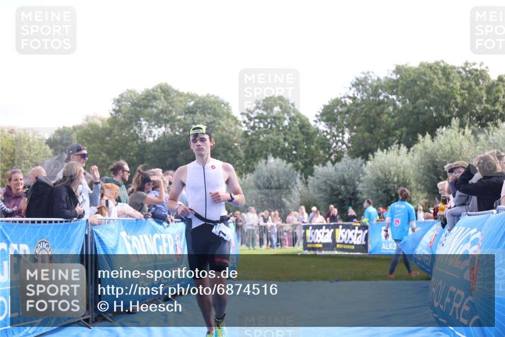25.08.2024 - Elbe Triathlon Hamburg H.Heesch http://msf.ph/oto/6874516 25.08.2024 11:12:56 Ziel 567 meine-sportfotos.de