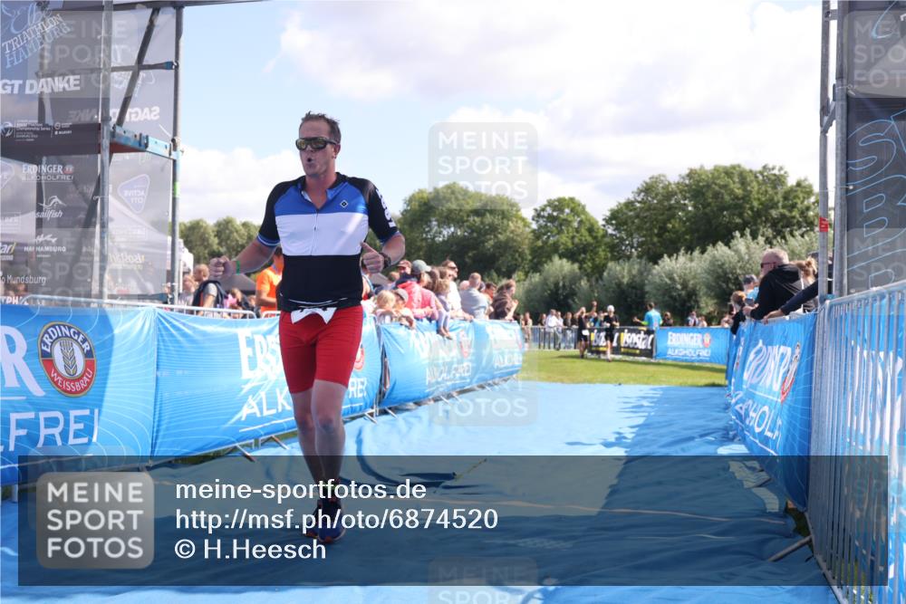 25.08.2024 - Elbe Triathlon Hamburg H.Heesch http://msf.ph/oto/6874520 25.08.2024 11:39:13 Ziel 734, 1460 meine-sportfotos.de