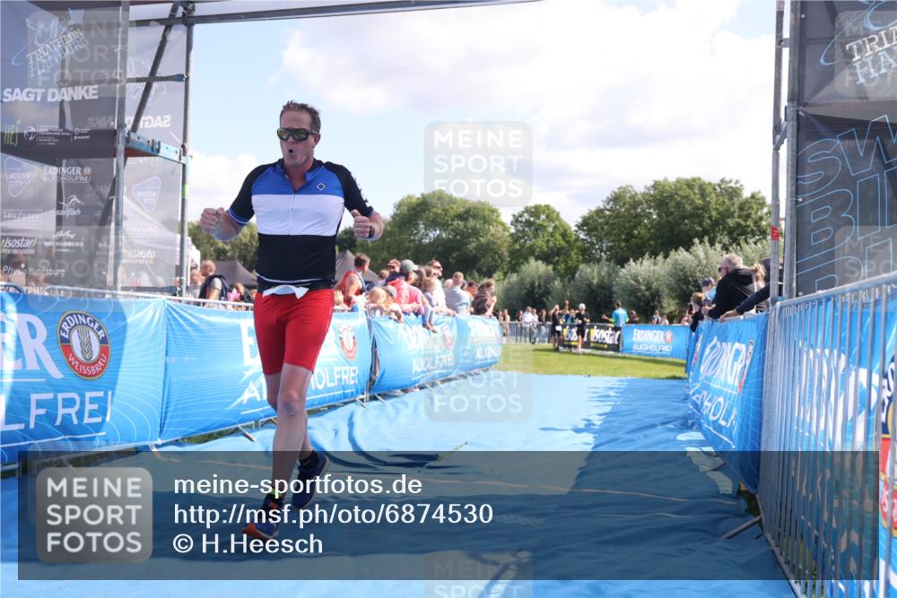 25.08.2024 - Elbe Triathlon Hamburg H.Heesch http://msf.ph/oto/6874530 25.08.2024 11:39:13 Ziel 734, 1460 meine-sportfotos.de