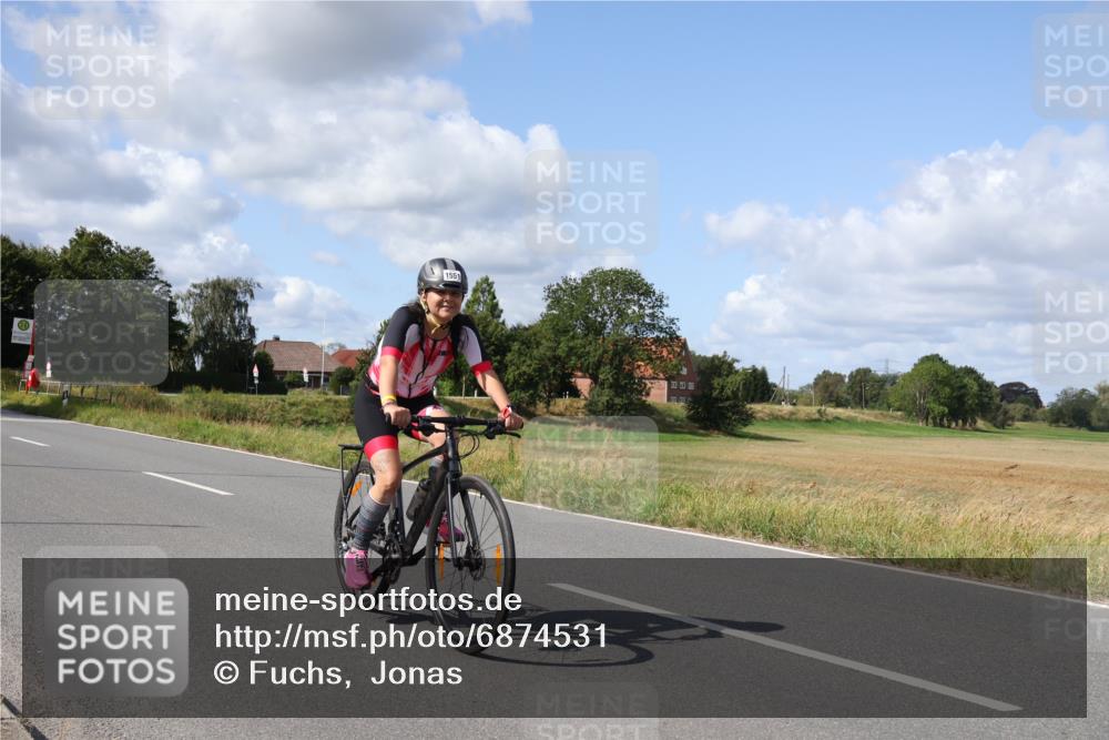 25.08.2024 - Elbe Triathlon Hamburg Fuchs,  Jonas http://msf.ph/oto/6874531 25.08.2024 11:37:47 Radfahren 1551 meine-sportfotos.de