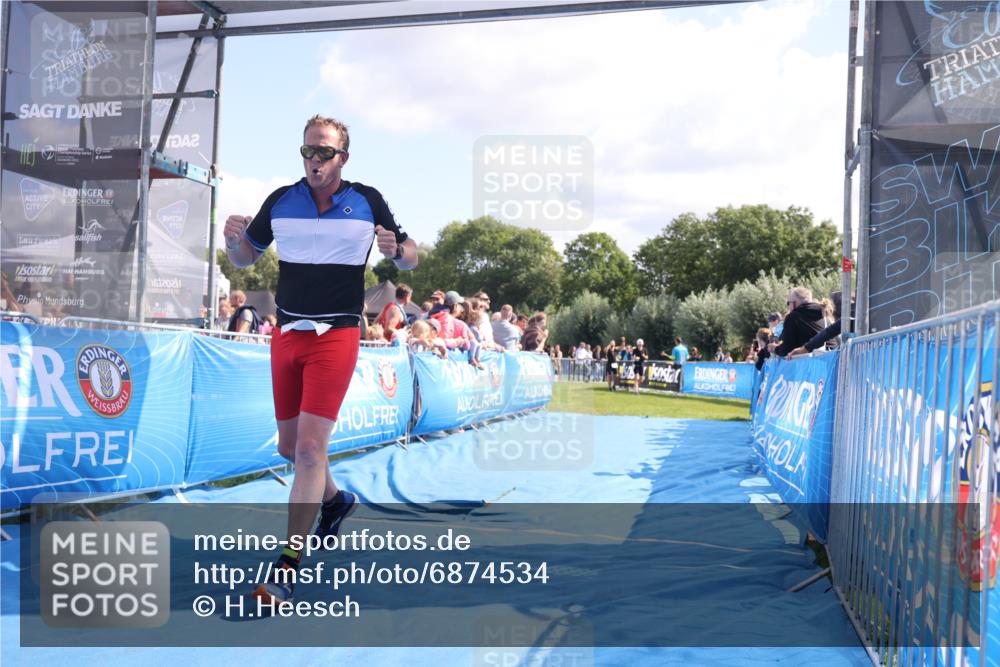 25.08.2024 - Elbe Triathlon Hamburg H.Heesch http://msf.ph/oto/6874534 25.08.2024 11:39:13 Ziel 734, 1460 meine-sportfotos.de