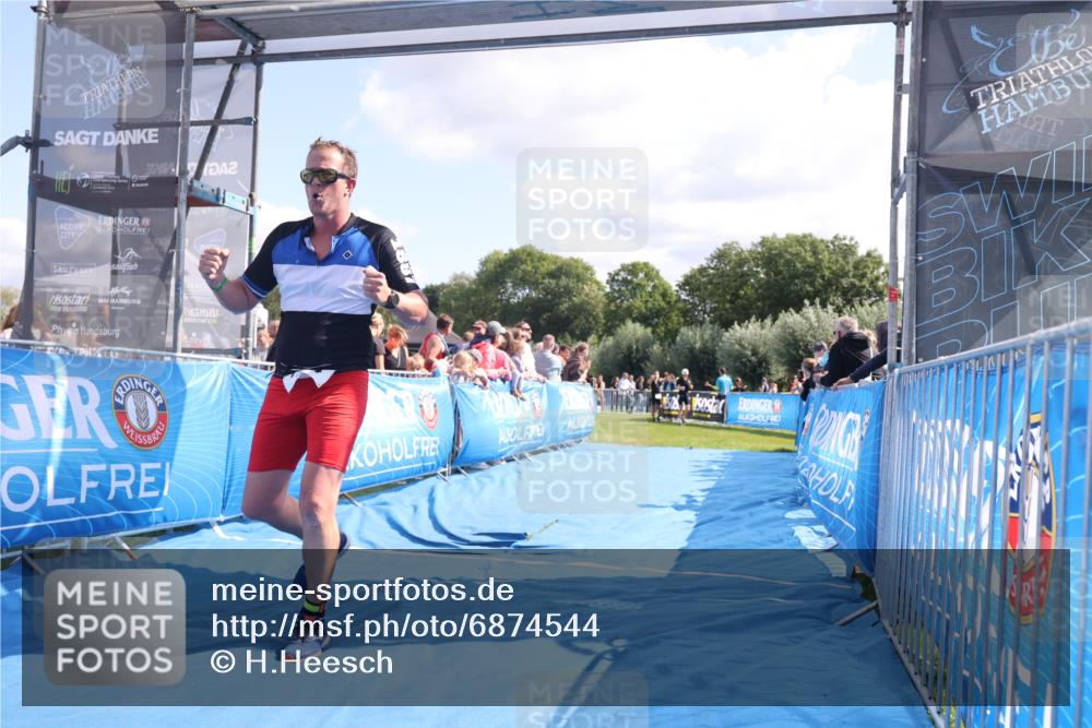 25.08.2024 - Elbe Triathlon Hamburg H.Heesch http://msf.ph/oto/6874544 25.08.2024 11:39:14 Ziel 734, 1460 meine-sportfotos.de