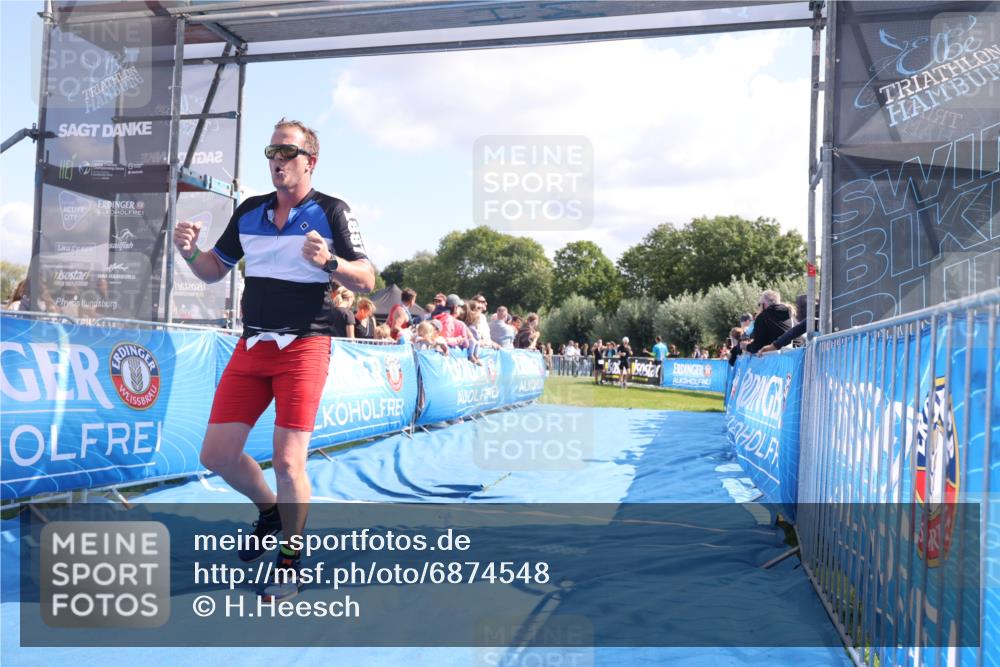 25.08.2024 - Elbe Triathlon Hamburg H.Heesch http://msf.ph/oto/6874548 25.08.2024 11:39:14 Ziel 734, 1460 meine-sportfotos.de
