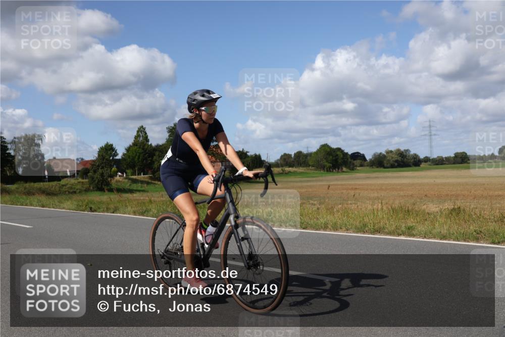 25.08.2024 - Elbe Triathlon Hamburg Fuchs,  Jonas http://msf.ph/oto/6874549 25.08.2024 11:38:55 Radfahren 1671 meine-sportfotos.de