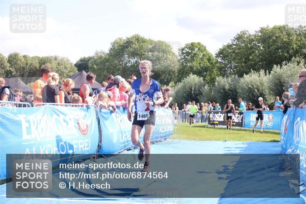 25.08.2024 - Elbe Triathlon Hamburg H.Heesch http://msf.ph/oto/6874564 25.08.2024 11:39:17 Ziel 673, 734, 1460 meine-sportfotos.de