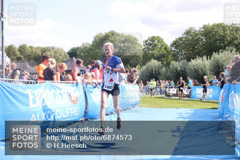 25.08.2024 - Elbe Triathlon Hamburg H.Heesch http://msf.ph/oto/6874573 25.08.2024 11:39:18 Ziel 673, 734, 1460 meine-sportfotos.de