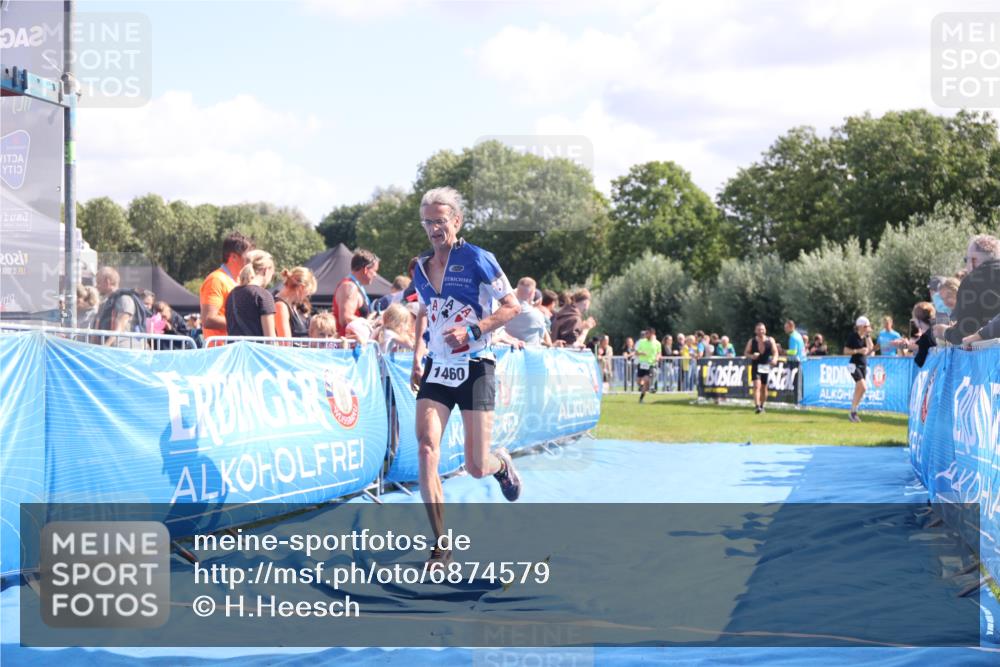25.08.2024 - Elbe Triathlon Hamburg H.Heesch http://msf.ph/oto/6874579 25.08.2024 11:39:18 Ziel 673, 734, 1460 meine-sportfotos.de