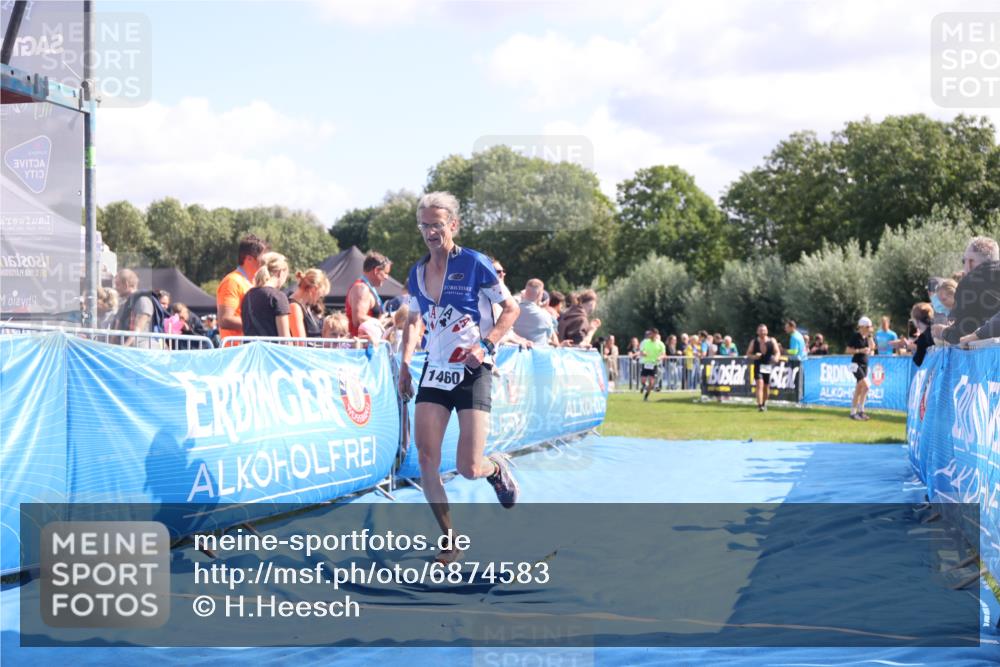 25.08.2024 - Elbe Triathlon Hamburg H.Heesch http://msf.ph/oto/6874583 25.08.2024 11:39:18 Ziel 673, 734, 1460 meine-sportfotos.de
