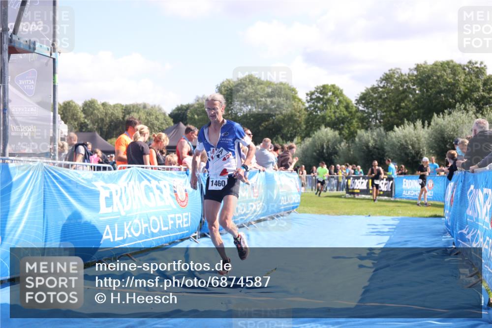 25.08.2024 - Elbe Triathlon Hamburg H.Heesch http://msf.ph/oto/6874587 25.08.2024 11:39:18 Ziel 673, 734, 1460 meine-sportfotos.de