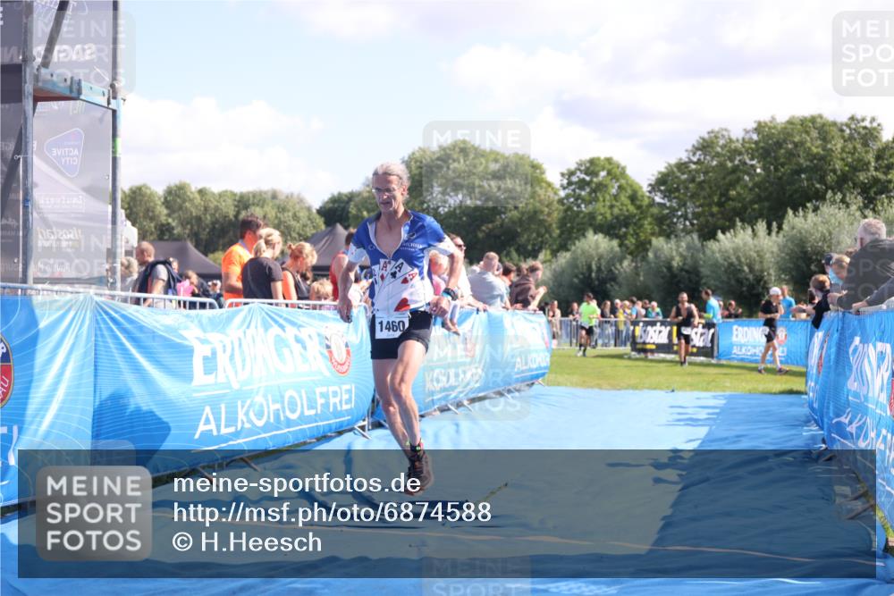 25.08.2024 - Elbe Triathlon Hamburg H.Heesch http://msf.ph/oto/6874588 25.08.2024 11:39:18 Ziel 673, 734, 1460 meine-sportfotos.de