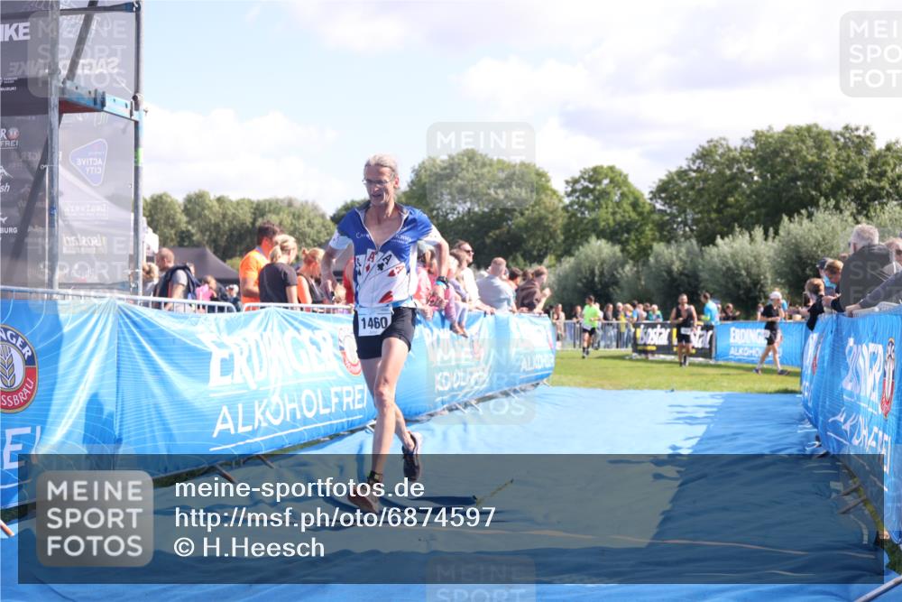25.08.2024 - Elbe Triathlon Hamburg H.Heesch http://msf.ph/oto/6874597 25.08.2024 11:39:18 Ziel 673, 734, 1460 meine-sportfotos.de