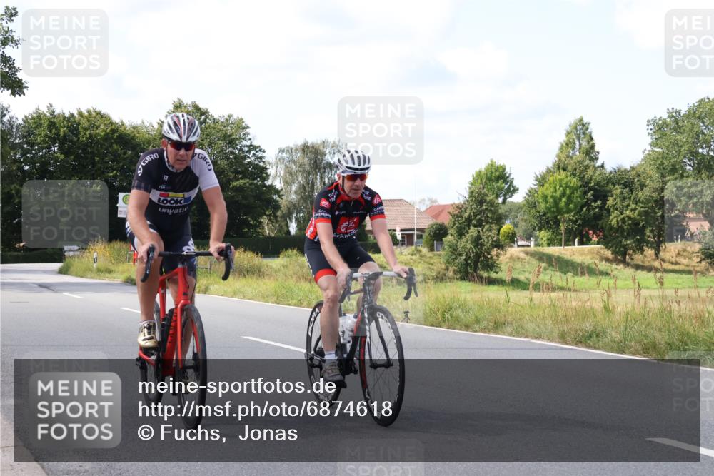 25.08.2024 - Elbe Triathlon Hamburg Fuchs,  Jonas http://msf.ph/oto/6874618 25.08.2024 12:34:42 Radfahren  meine-sportfotos.de