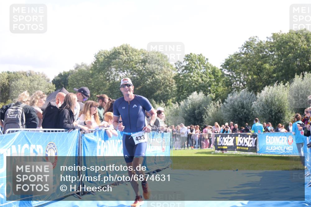 25.08.2024 - Elbe Triathlon Hamburg H.Heesch http://msf.ph/oto/6874631 25.08.2024 11:13:25 Ziel 433, 623 meine-sportfotos.de