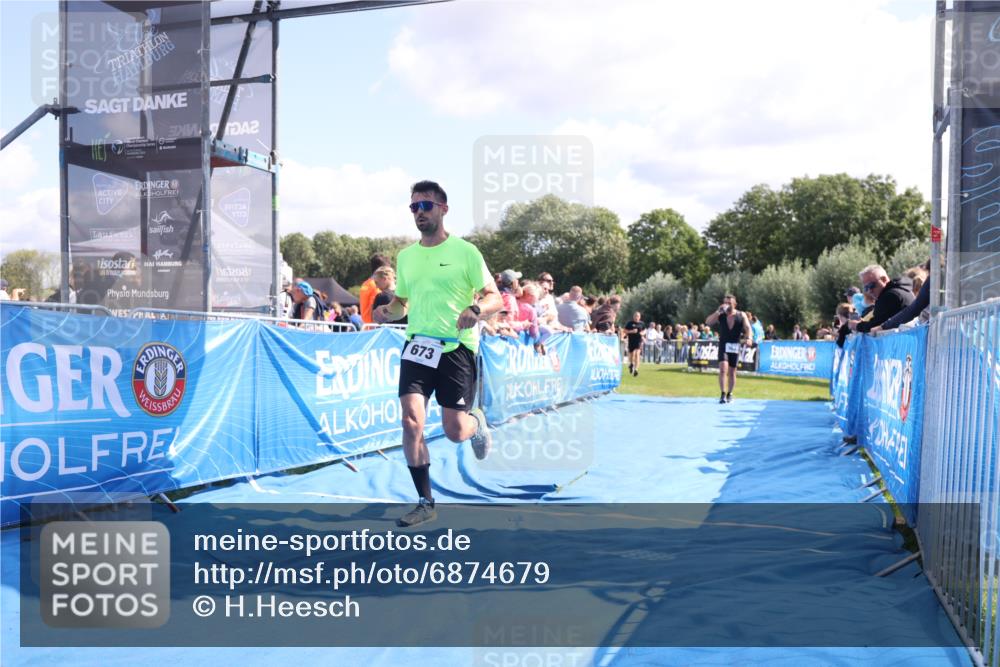 25.08.2024 - Elbe Triathlon Hamburg H.Heesch http://msf.ph/oto/6874679 25.08.2024 11:39:25 Ziel 304, 497, 673, 707, 1460 meine-sportfotos.de