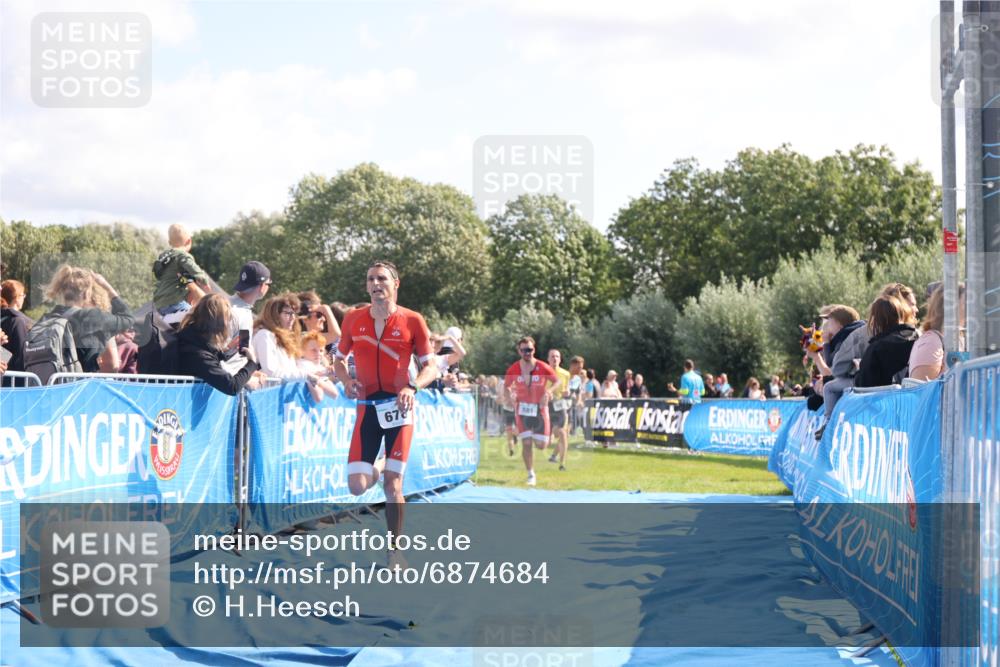 25.08.2024 - Elbe Triathlon Hamburg H.Heesch http://msf.ph/oto/6874684 25.08.2024 11:13:39 Ziel 119, 581, 583, 678 meine-sportfotos.de