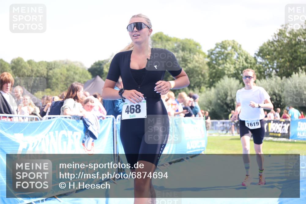 25.08.2024 - Elbe Triathlon Hamburg H.Heesch http://msf.ph/oto/6874694 25.08.2024 12:01:31 Ziel 468, 1619 meine-sportfotos.de
