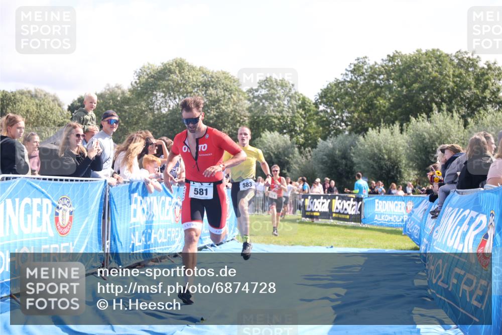 25.08.2024 - Elbe Triathlon Hamburg H.Heesch http://msf.ph/oto/6874728 25.08.2024 11:13:41 Ziel 119, 581, 583, 678 meine-sportfotos.de