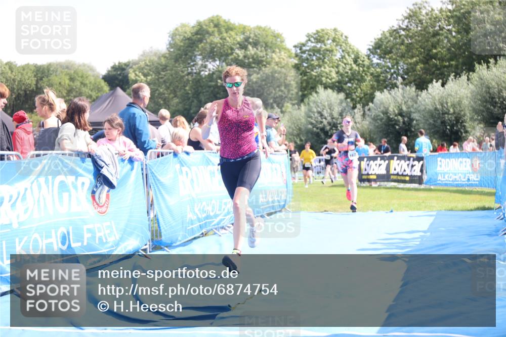 25.08.2024 - Elbe Triathlon Hamburg H.Heesch http://msf.ph/oto/6874754 25.08.2024 12:01:40 Ziel 1563, 1628 meine-sportfotos.de