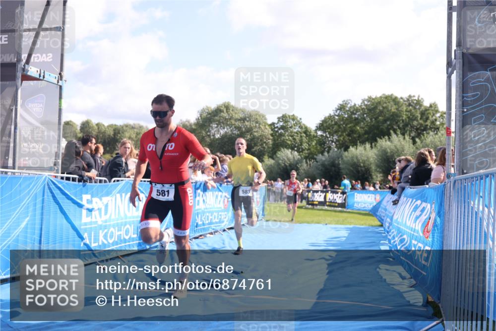 25.08.2024 - Elbe Triathlon Hamburg H.Heesch http://msf.ph/oto/6874761 25.08.2024 11:13:41 Ziel 119, 581, 583, 678 meine-sportfotos.de