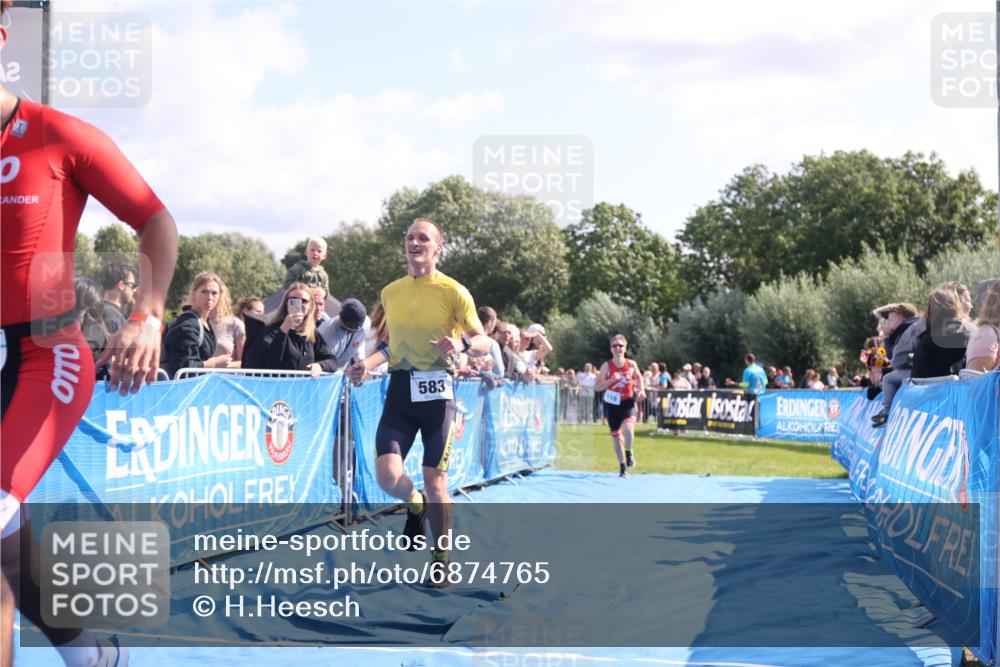 25.08.2024 - Elbe Triathlon Hamburg H.Heesch http://msf.ph/oto/6874765 25.08.2024 11:13:42 Ziel 119, 581, 583, 678 meine-sportfotos.de