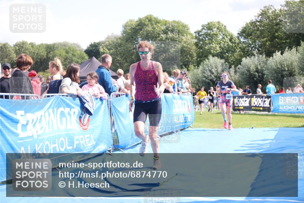 25.08.2024 - Elbe Triathlon Hamburg H.Heesch http://msf.ph/oto/6874770 25.08.2024 12:01:41 Ziel 1510, 1563, 1628 meine-sportfotos.de