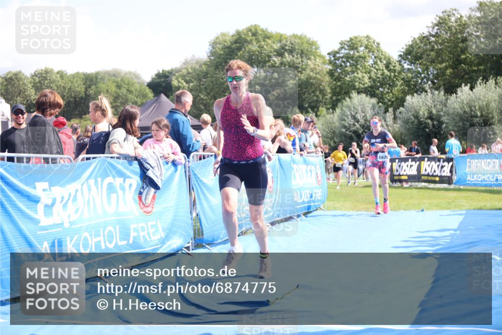 25.08.2024 - Elbe Triathlon Hamburg H.Heesch http://msf.ph/oto/6874775 25.08.2024 12:01:41 Ziel 1510, 1563, 1628 meine-sportfotos.de