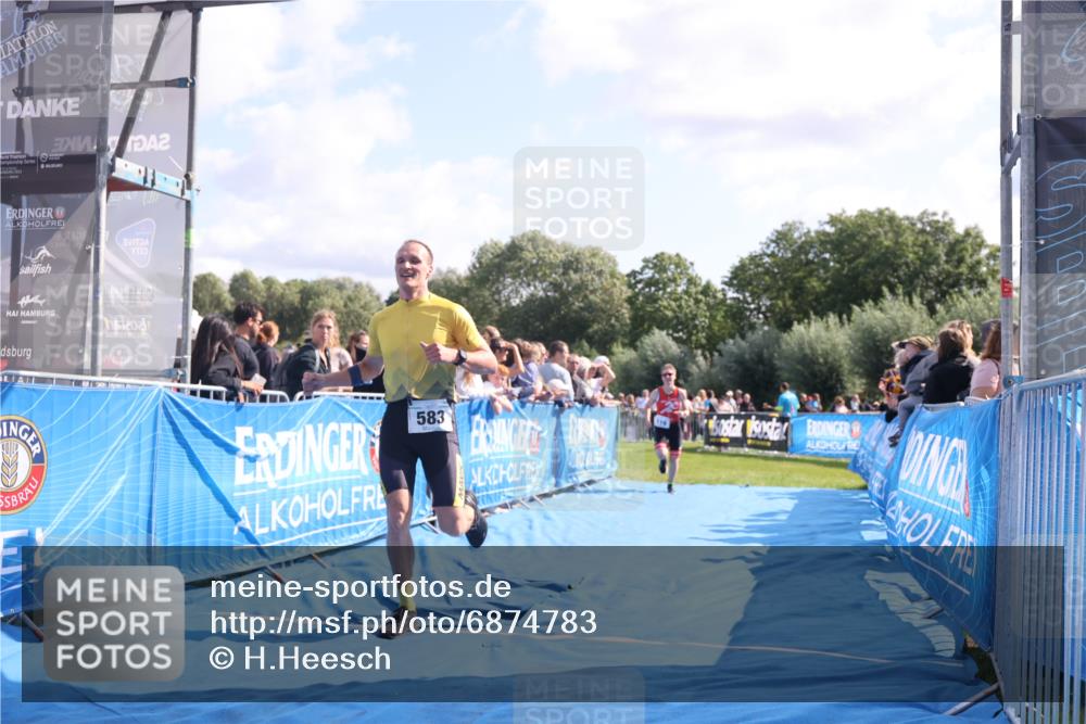 25.08.2024 - Elbe Triathlon Hamburg H.Heesch http://msf.ph/oto/6874783 25.08.2024 11:13:42 Ziel 119, 581, 583, 678 meine-sportfotos.de