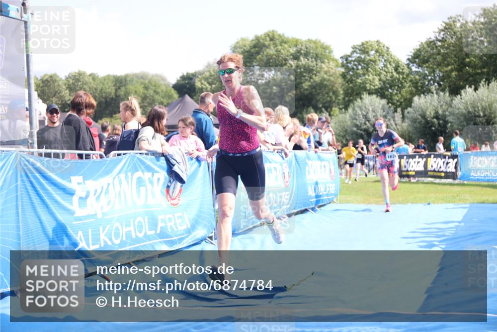 25.08.2024 - Elbe Triathlon Hamburg H.Heesch http://msf.ph/oto/6874784 25.08.2024 12:01:41 Ziel 1510, 1563, 1628 meine-sportfotos.de