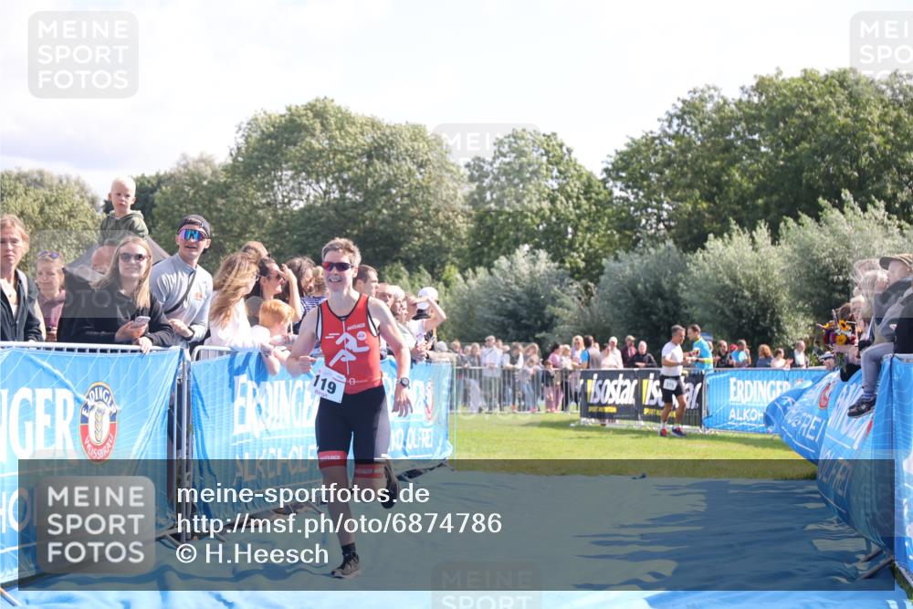 25.08.2024 - Elbe Triathlon Hamburg H.Heesch http://msf.ph/oto/6874786 25.08.2024 11:13:44 Ziel 119, 581, 583, 678 meine-sportfotos.de