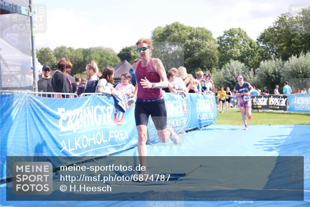 25.08.2024 - Elbe Triathlon Hamburg H.Heesch http://msf.ph/oto/6874787 25.08.2024 12:01:41 Ziel 1510, 1563, 1628 meine-sportfotos.de