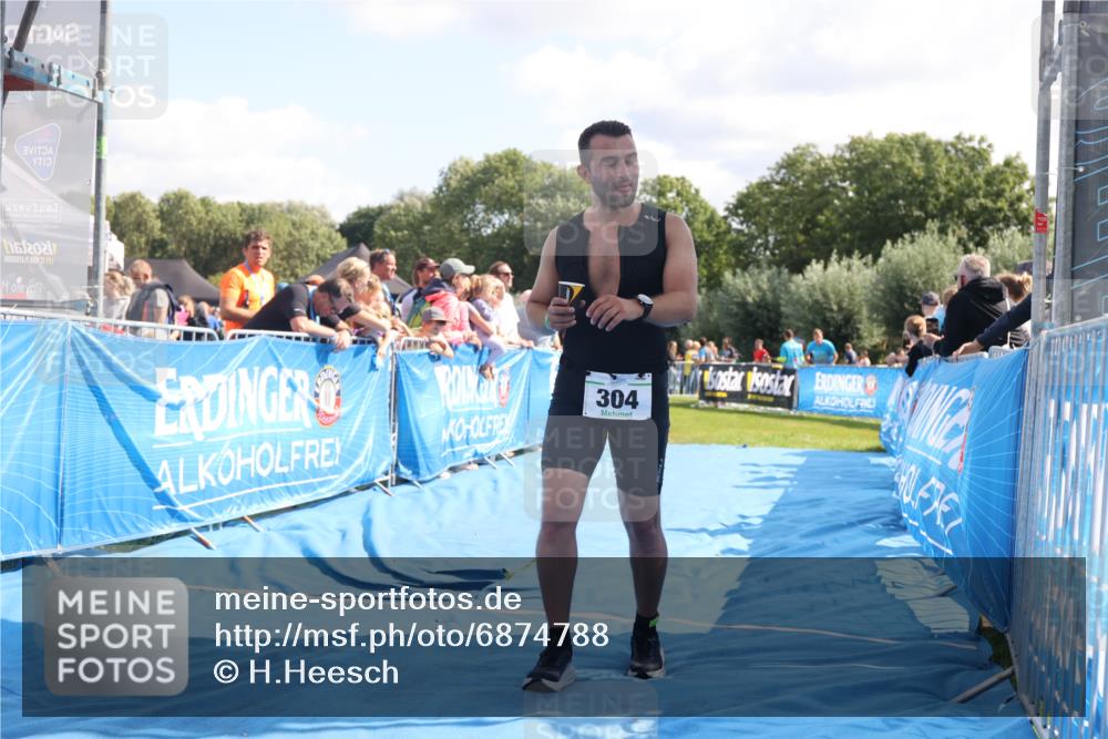 25.08.2024 - Elbe Triathlon Hamburg H.Heesch http://msf.ph/oto/6874788 25.08.2024 11:39:33 Ziel 304, 497, 507, 707 meine-sportfotos.de