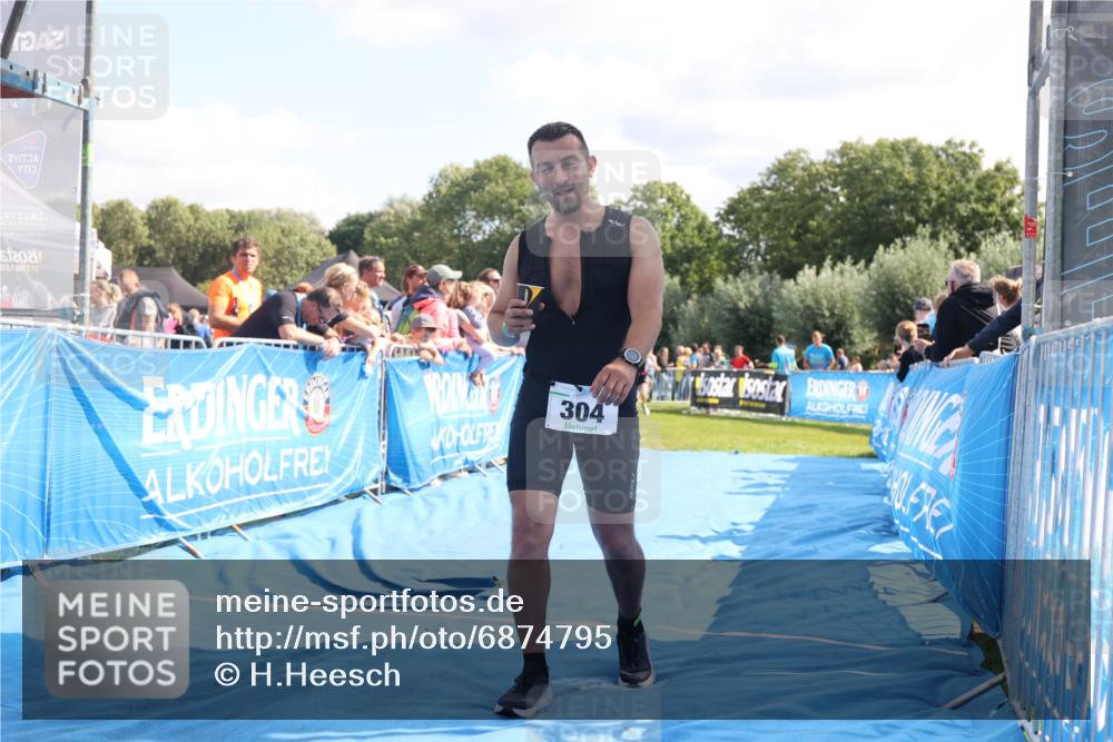 25.08.2024 - Elbe Triathlon Hamburg H.Heesch http://msf.ph/oto/6874795 25.08.2024 11:39:33 Ziel 304, 497, 507, 707 meine-sportfotos.de