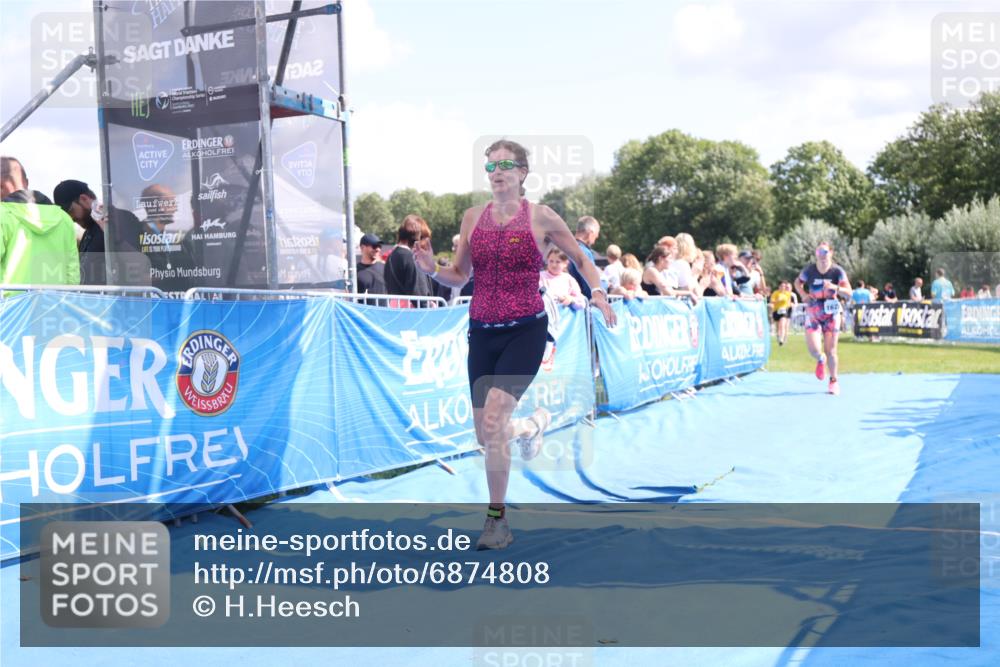 25.08.2024 - Elbe Triathlon Hamburg H.Heesch http://msf.ph/oto/6874808 25.08.2024 12:01:41 Ziel 1510, 1563, 1628 meine-sportfotos.de